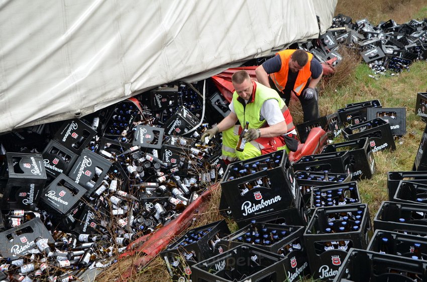 Bierlaster umgestuerzt A 3 Rich Frankfurt Hoehe AS Lohmar P045.JPG